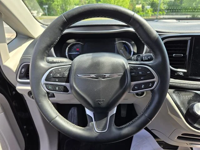 Used 2023 Black Chrysler Touring L image 30