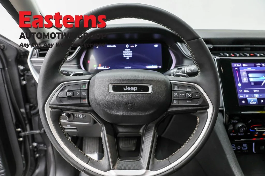Used 2023 Gray Jeep Laredo image 10