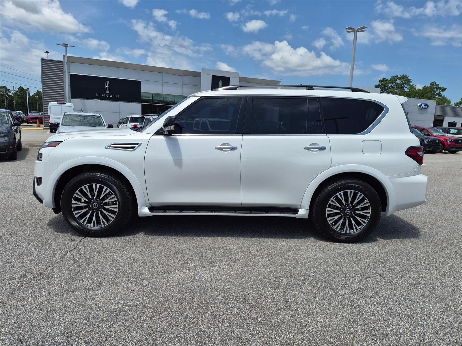 Used 2024 Aspen White Tricoat Nissan SL image 8