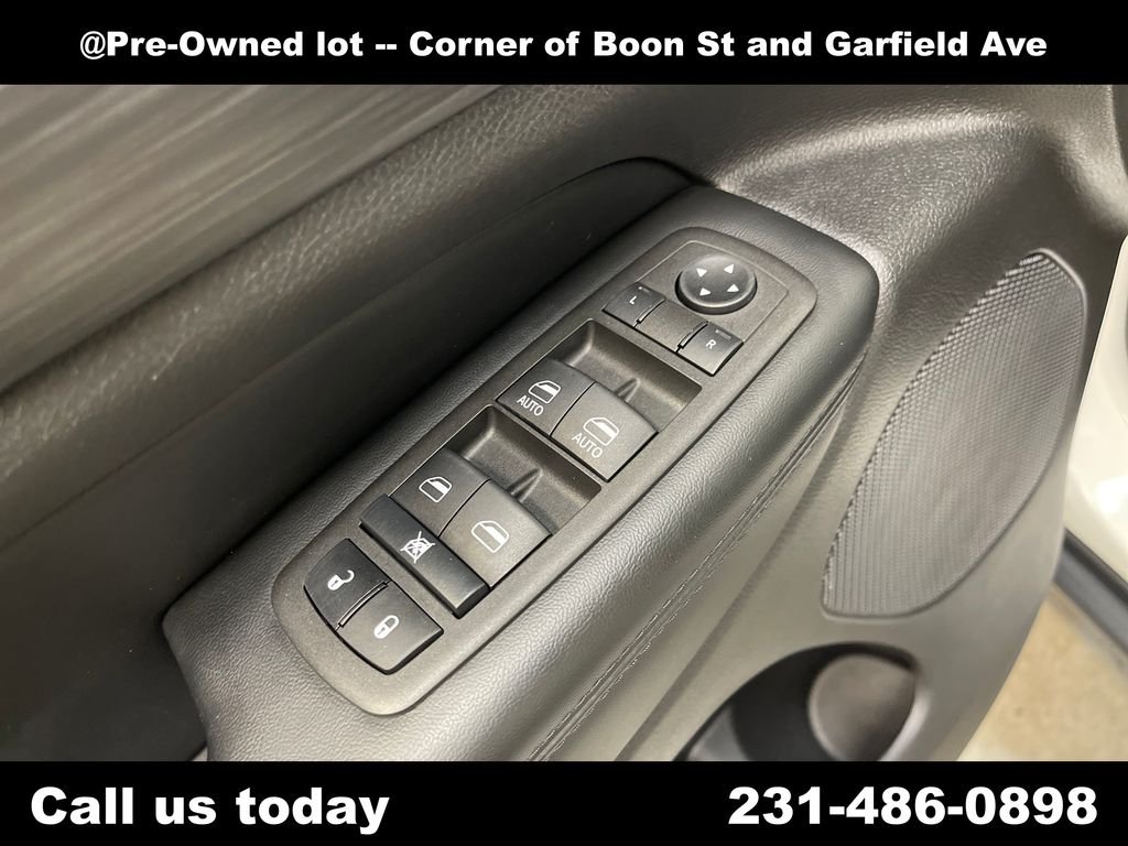 Used 2022 White Jeep Laredo X image 16