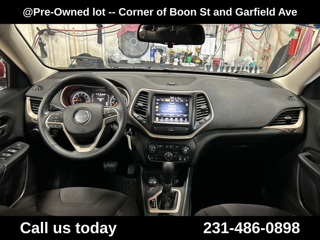 Used 2015 Red Jeep Latitude image 18