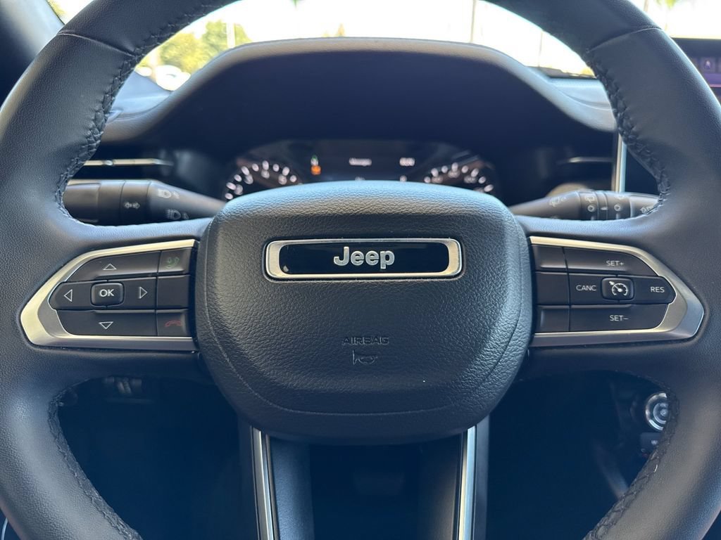 Used 2024 White Jeep Latitude image 25