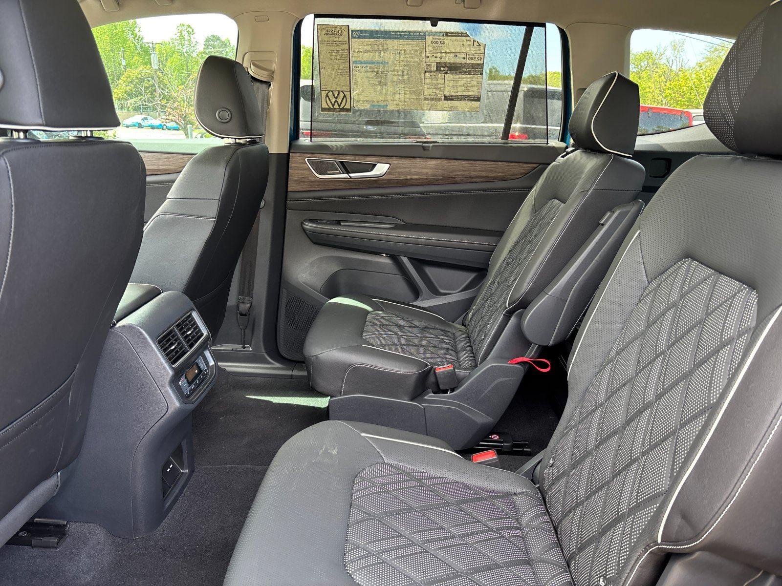 2025 Volkswagen Atlas SEL Premium R-Line - Photo 33