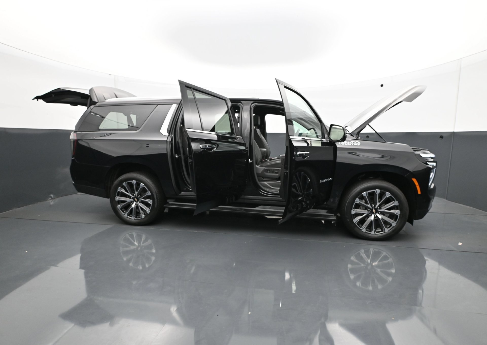 Used 2025 Black Chevrolet High Country image 40