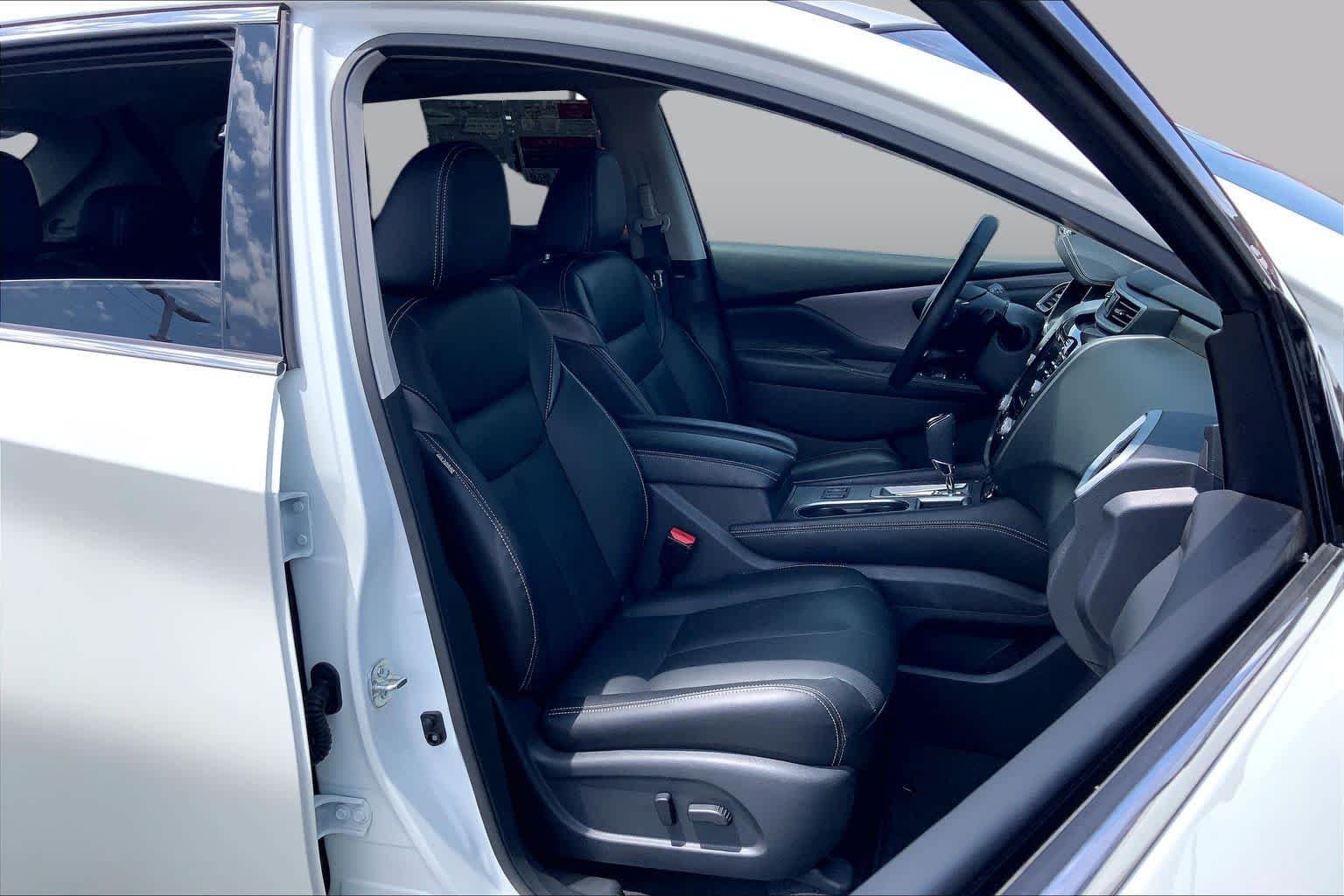 Used 2024 Pearl White Tricoat Nissan SL image 9