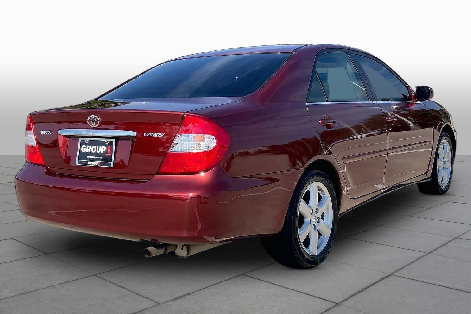 Used 2004 Salsa Red Pearl Toyota LE image 12