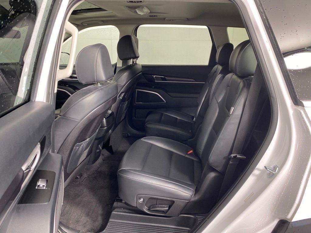 Used 2025 White Pearl Kia S image 28