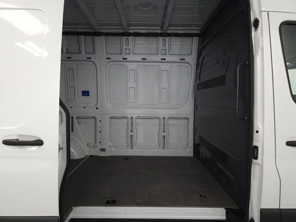 Used 2025 White Mercedes-Benz Cargo 144 WB image 21