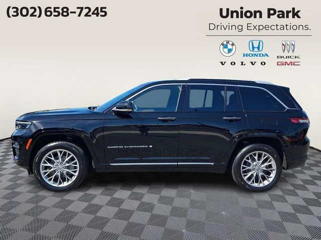 Used 2023 Diamond Black Jeep Summit image 7