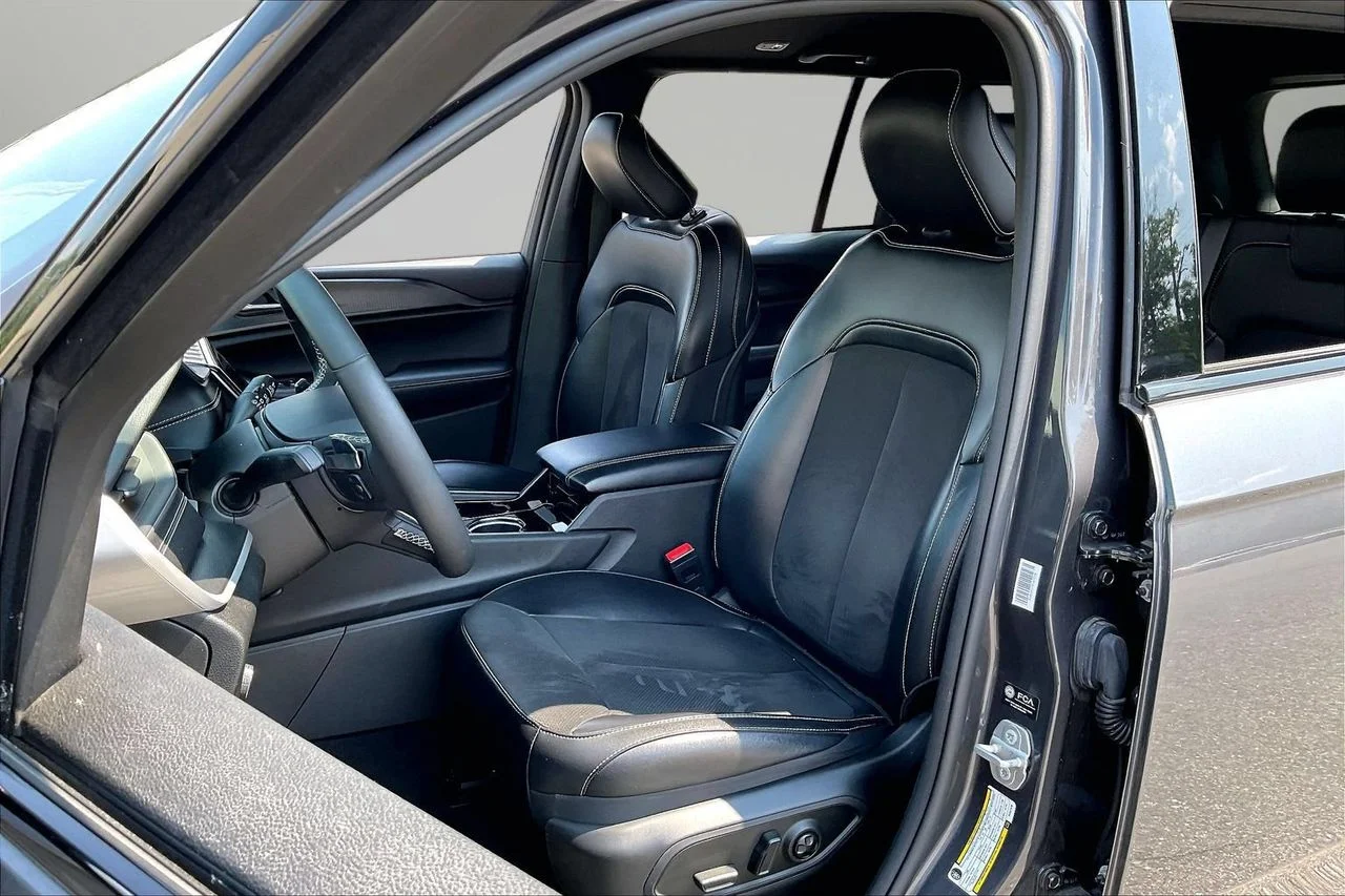 Used 2023 Gray Jeep Altitude X image 20