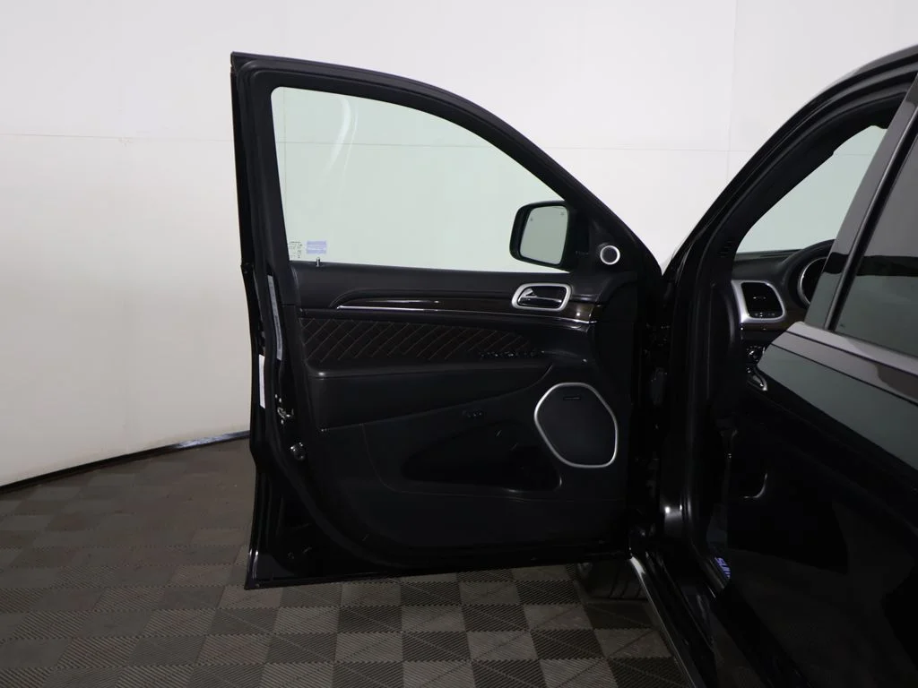 Used 2020 Black Jeep Summit image 24