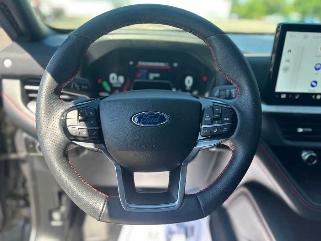 Used 2025 Gray Ford ST-Line image 26