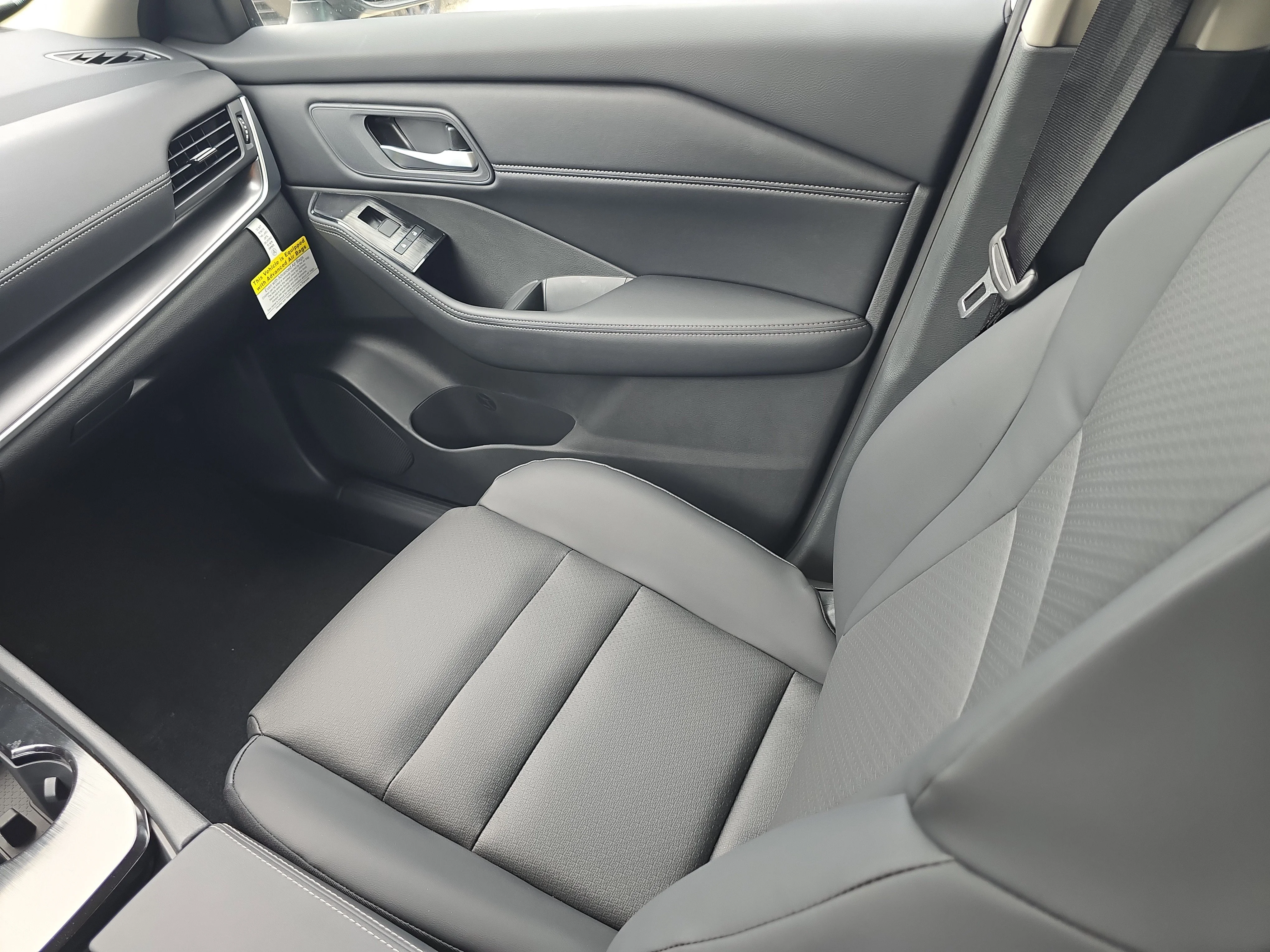 New 2026 Everest White Pearl TriCoat Nissan Dark Armor™ image 16
