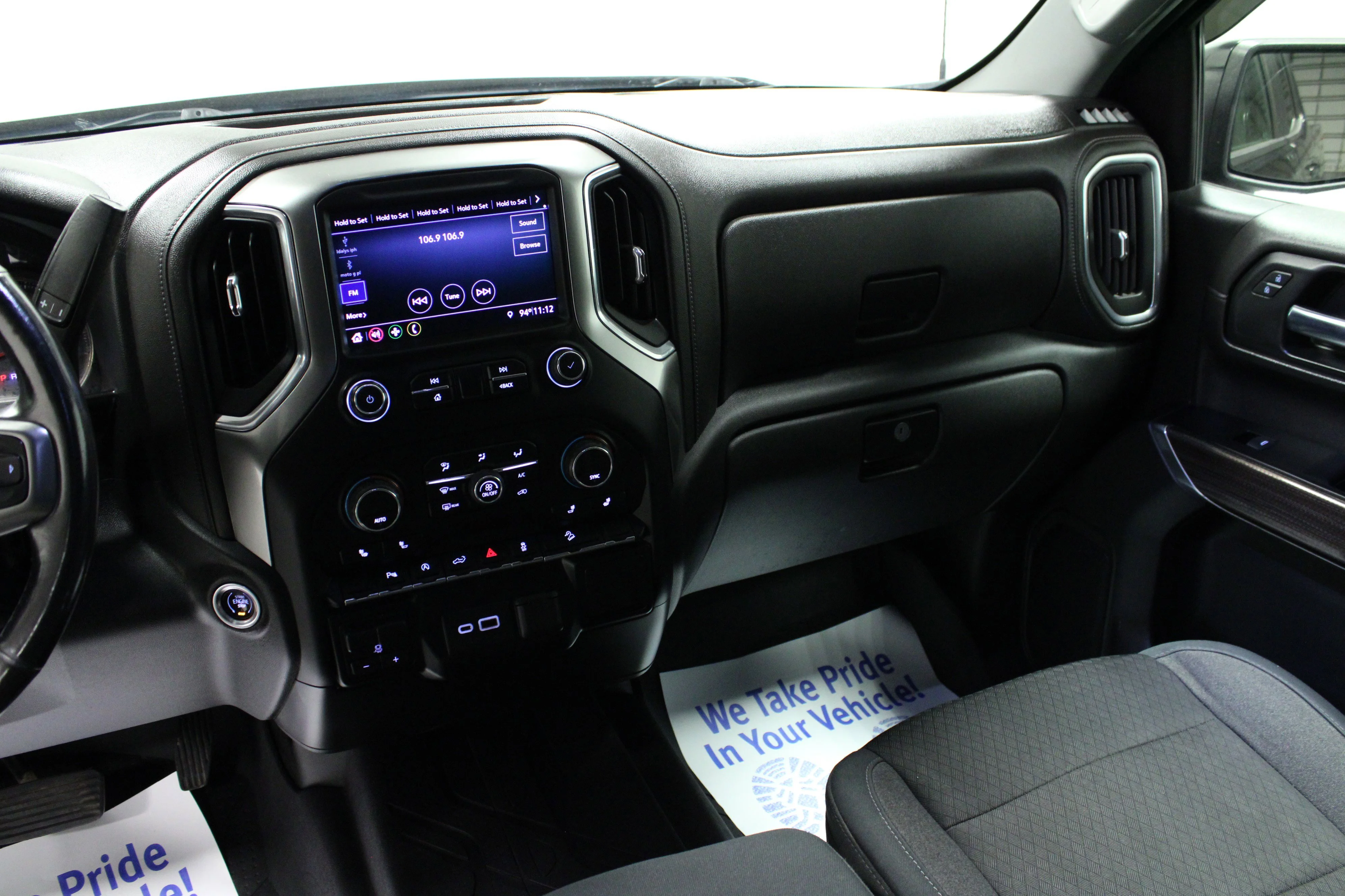 Used 2019 BLACK Chevrolet RST image 18