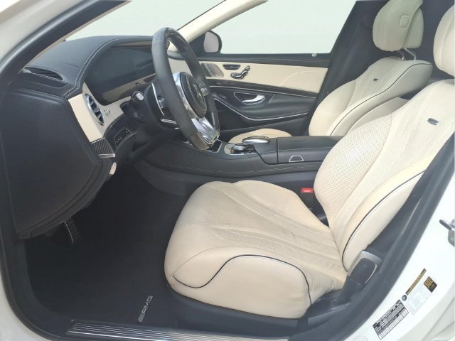 Used 2019 White Mercedes-Benz 4MATIC® image 19