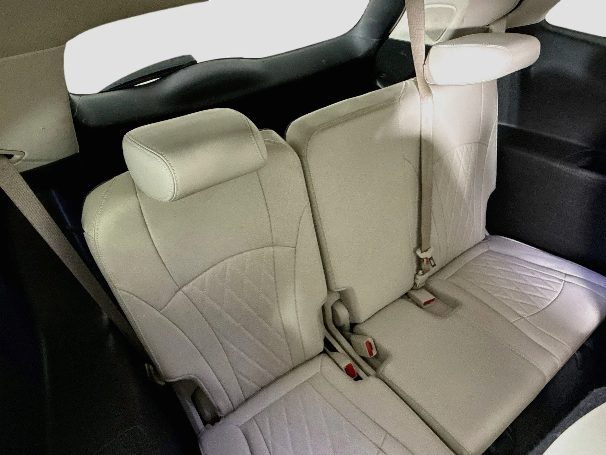 Used 2023 White Frost Tricoat Buick Avenir image 29