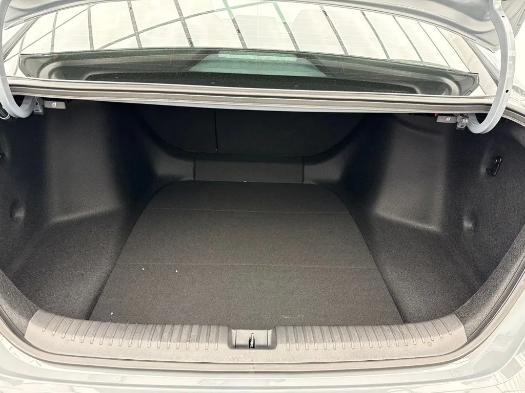 New 2026 Urban Gray Pearl Honda Touring image 10