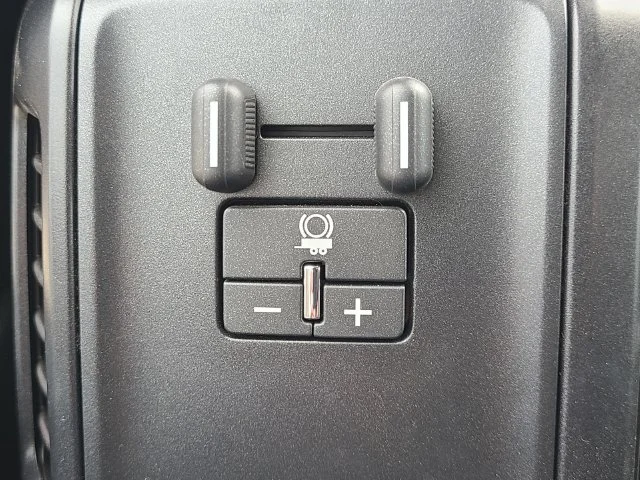 Used 2023 White Chevrolet 1WT image 31