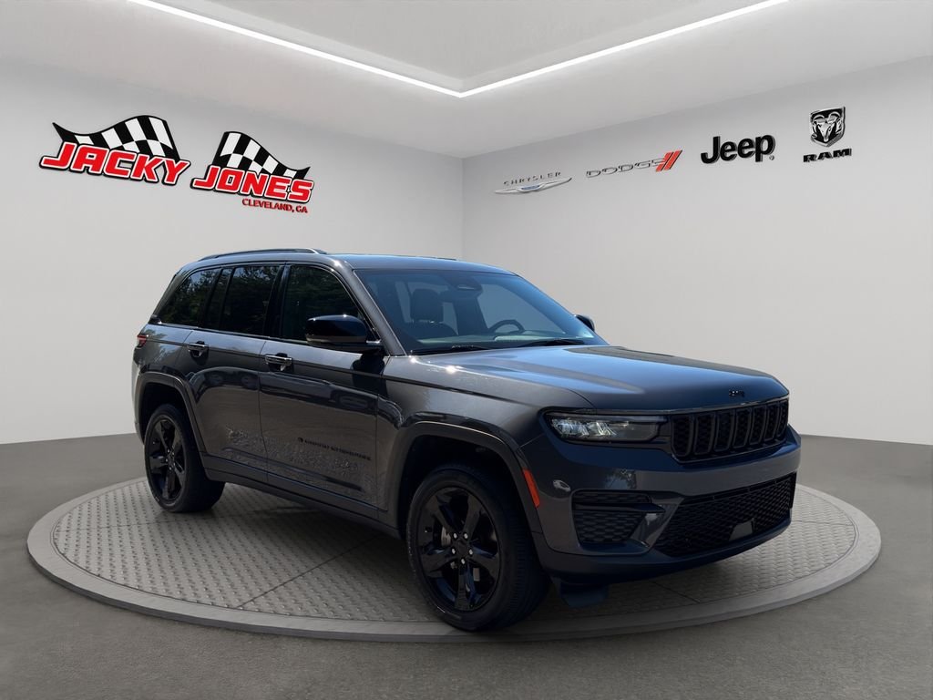 Used 2024 Baltic Gray Metallic Clearcoat Jeep Altitude X image 13