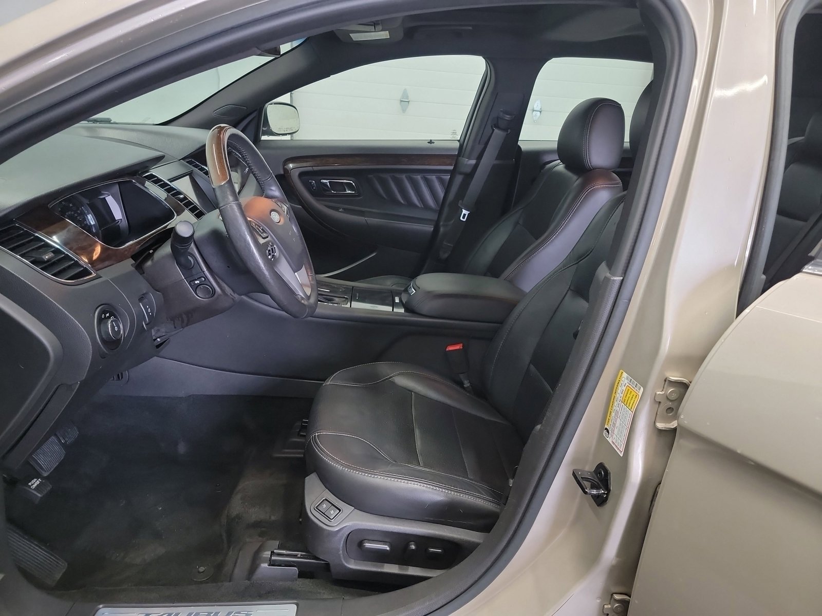 Used 2017 White Gold Metallic Ford Limited image 12