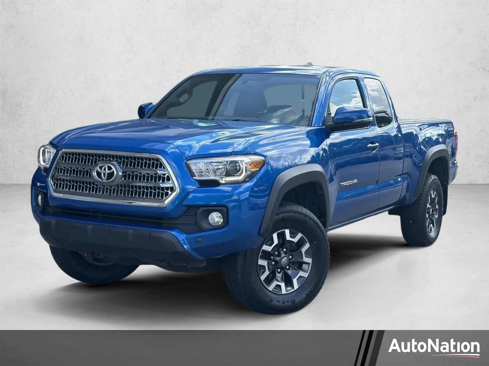 Used 2017 Blue Toyota SR5 image 1