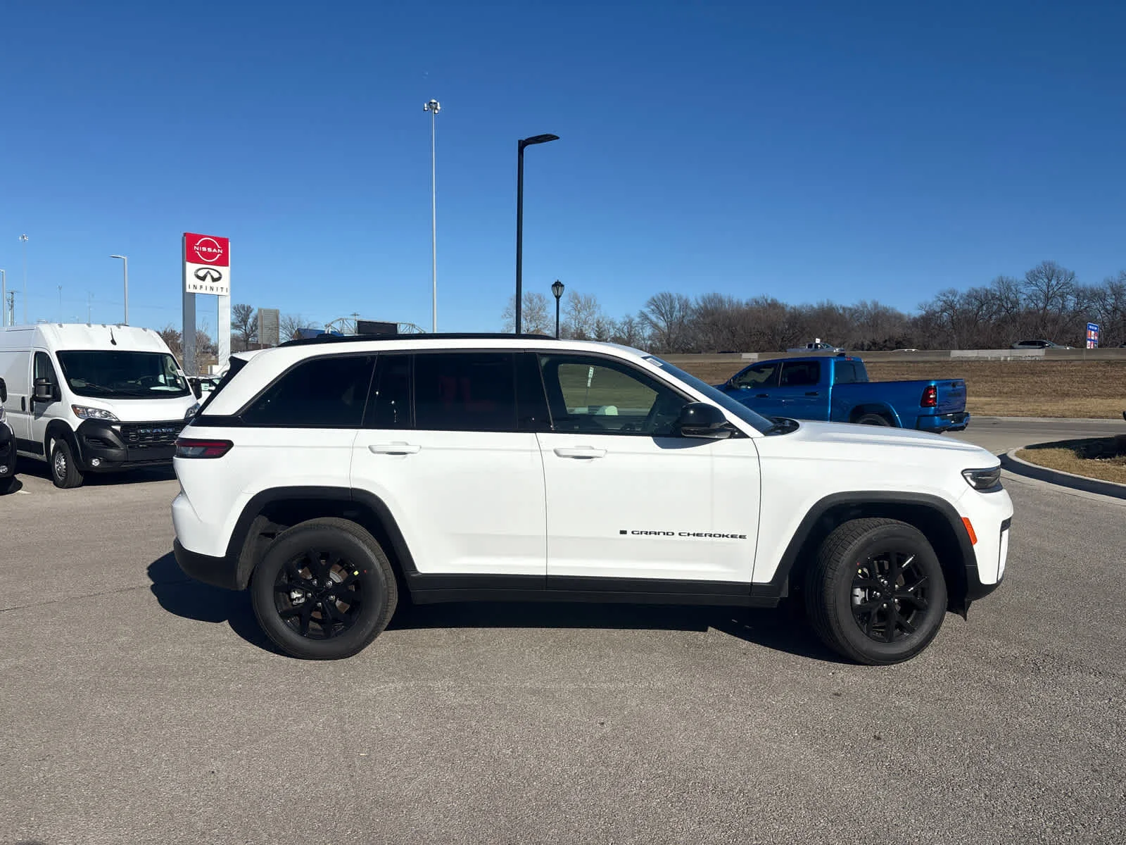 New 2026 Bright White Clearcoat Jeep Laredo Altitude image 10