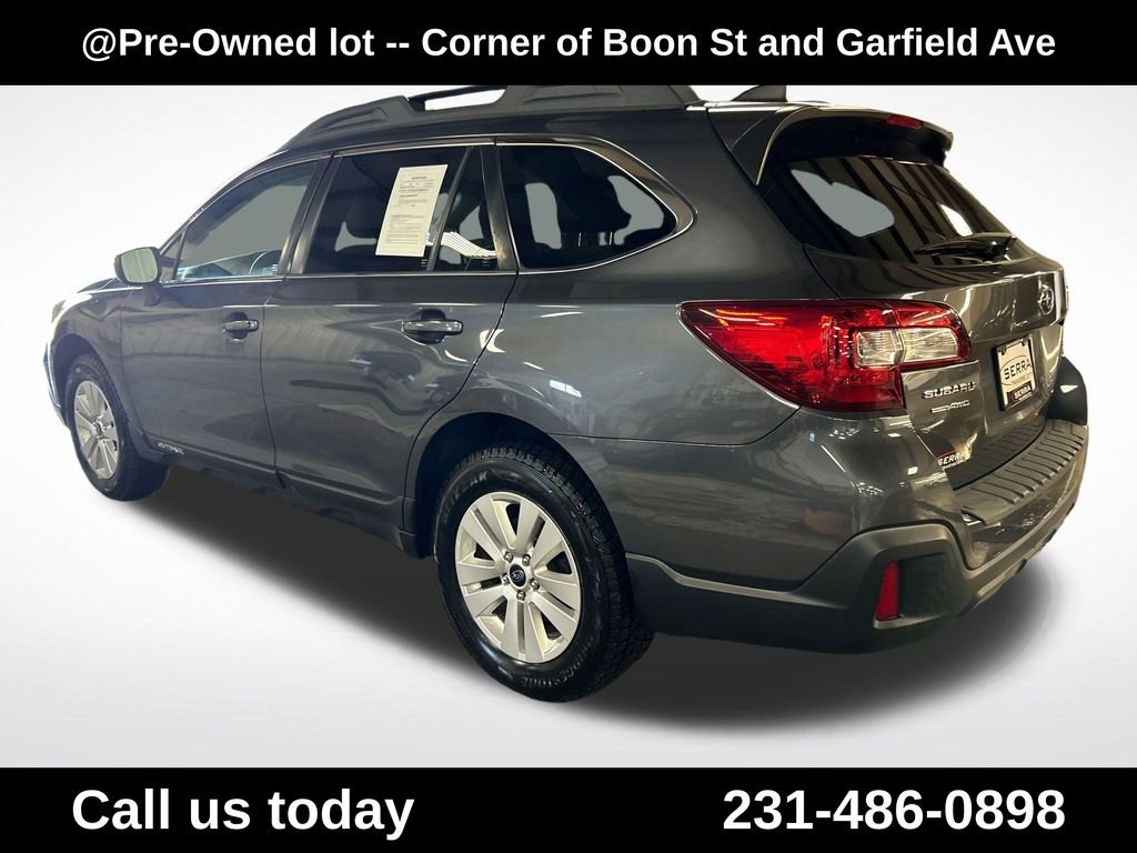 Used 2018 Gray Subaru 2.5i Premium image 3