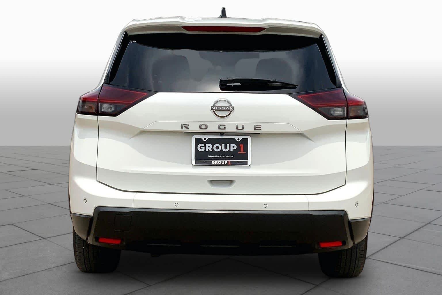Used 2024 Glacier White Nissan S image 5