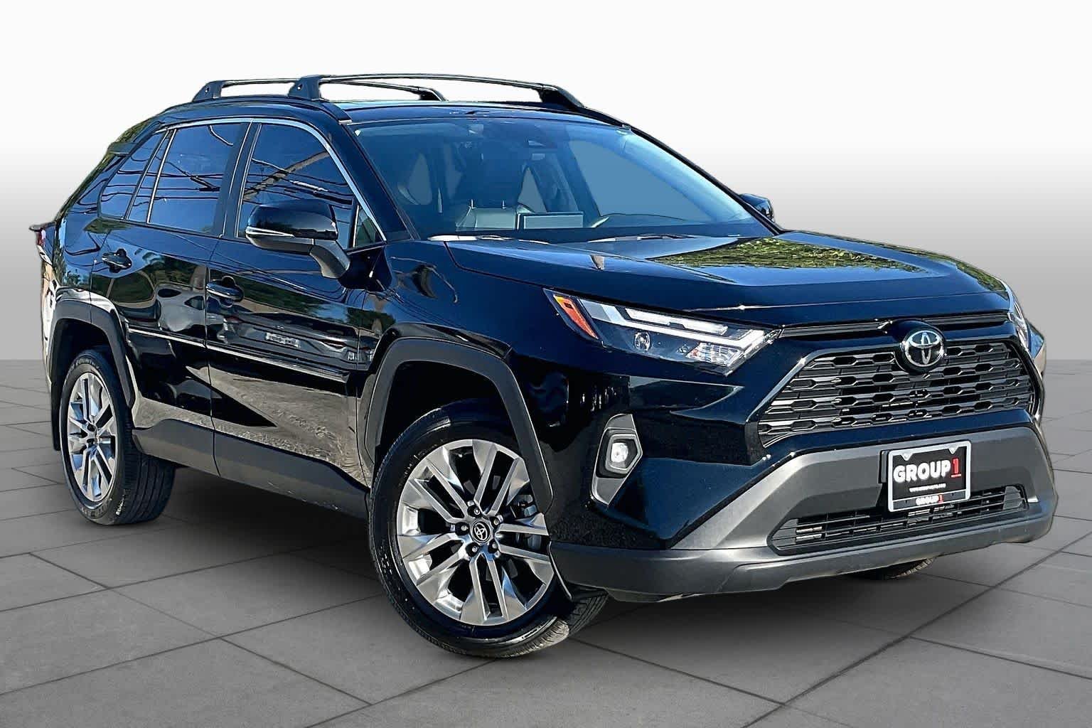 Used 2025 Midnight Black Metallic Toyota XLE Premium image 3