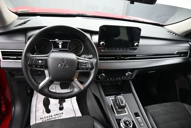 Used 2024  Mitsubishi SE image 22