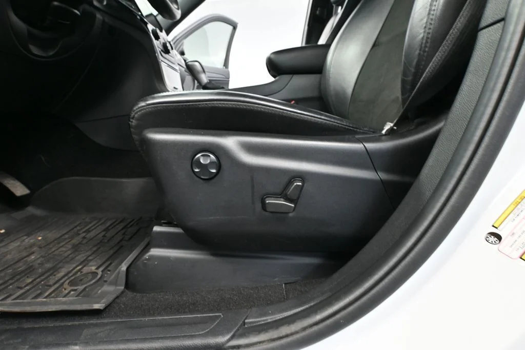 Used 2021 White Jeep Laredo X image 24