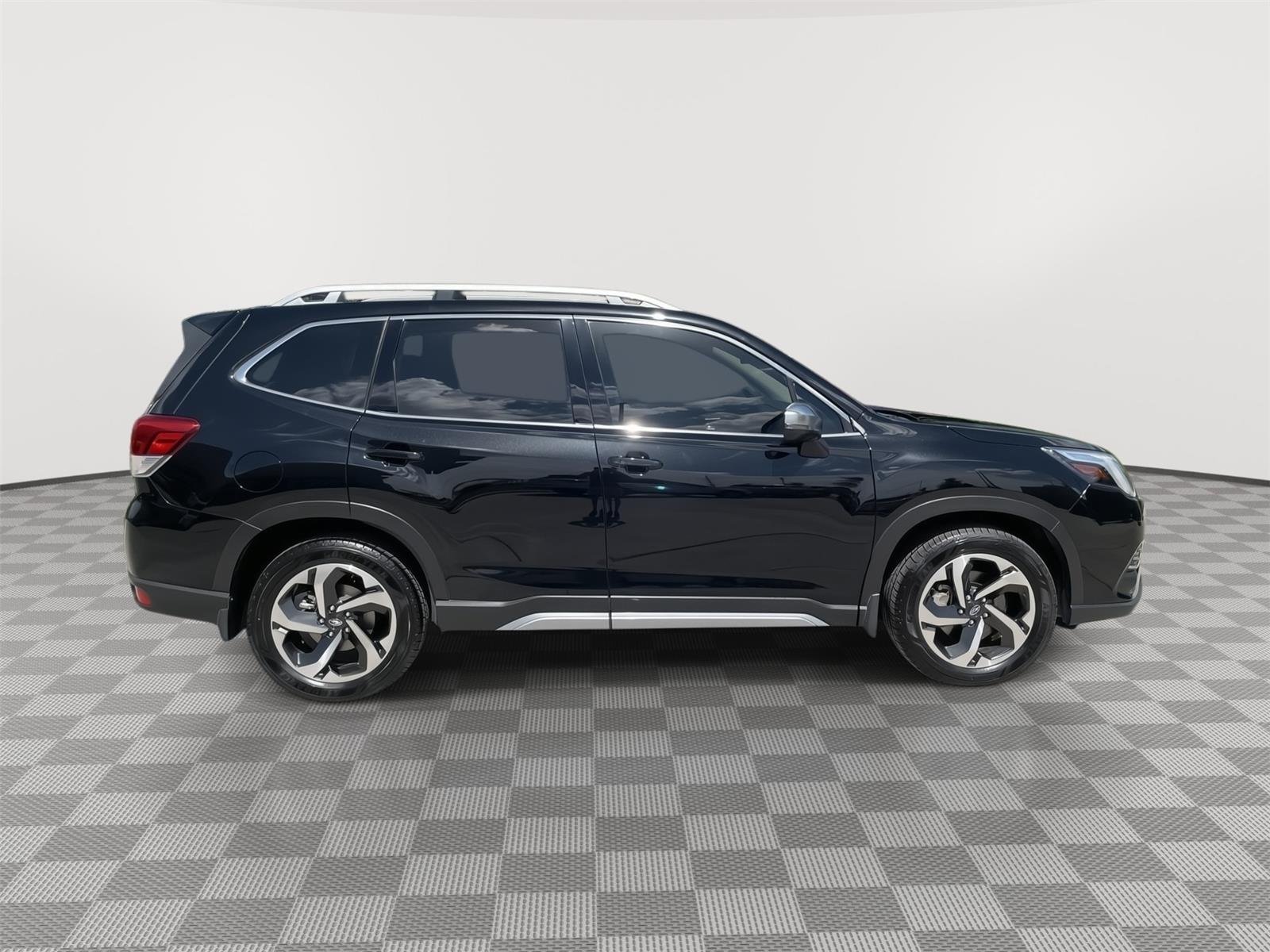 Used 2022 Crystal Black Silica Subaru Touring image 9