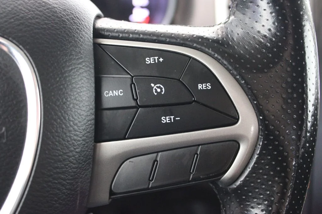 Used 2019 Billet Clearcoat Dodge SXT image 22