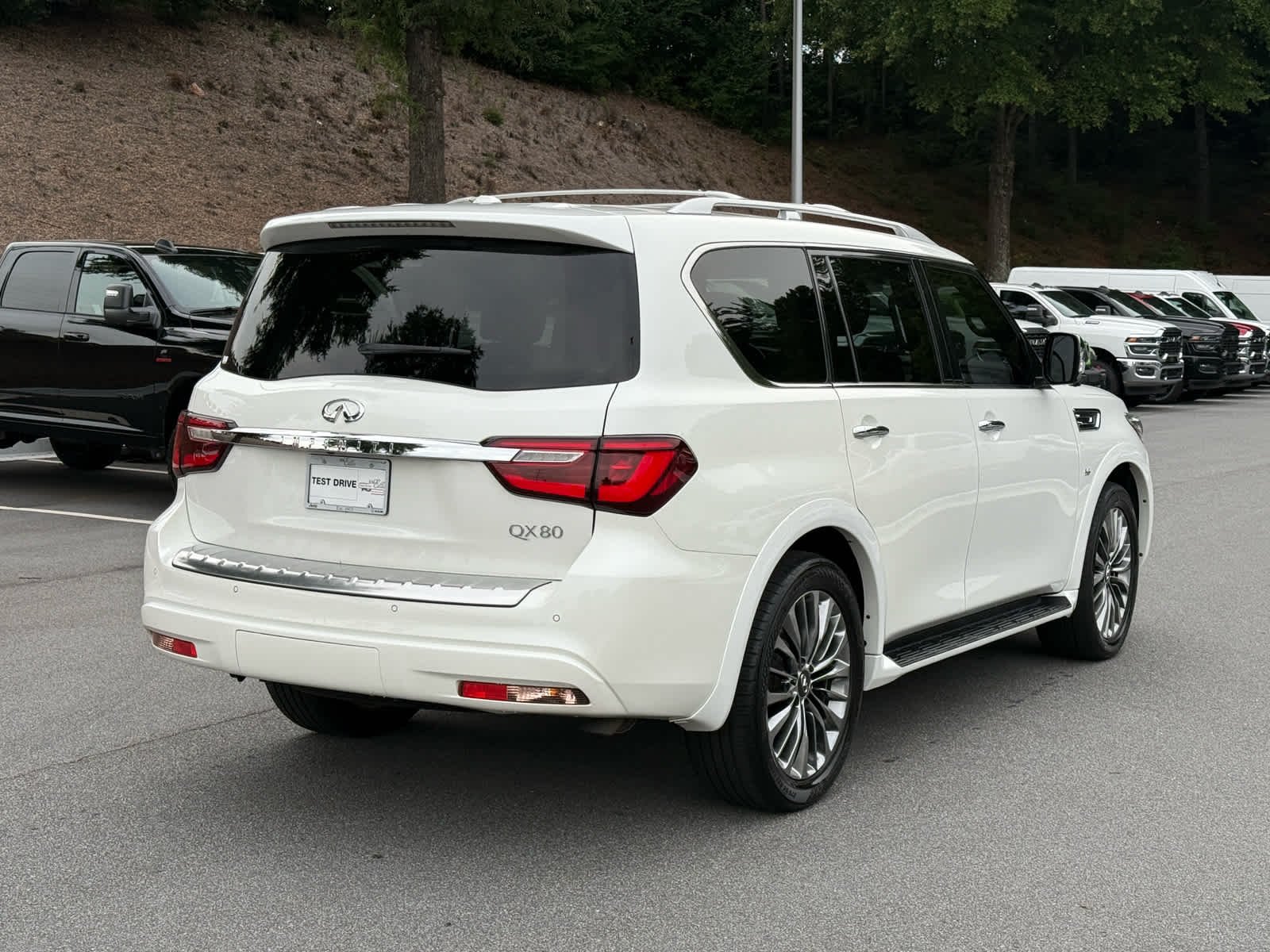 Used 2019 Moonstone White INFINITI LUXE image 5