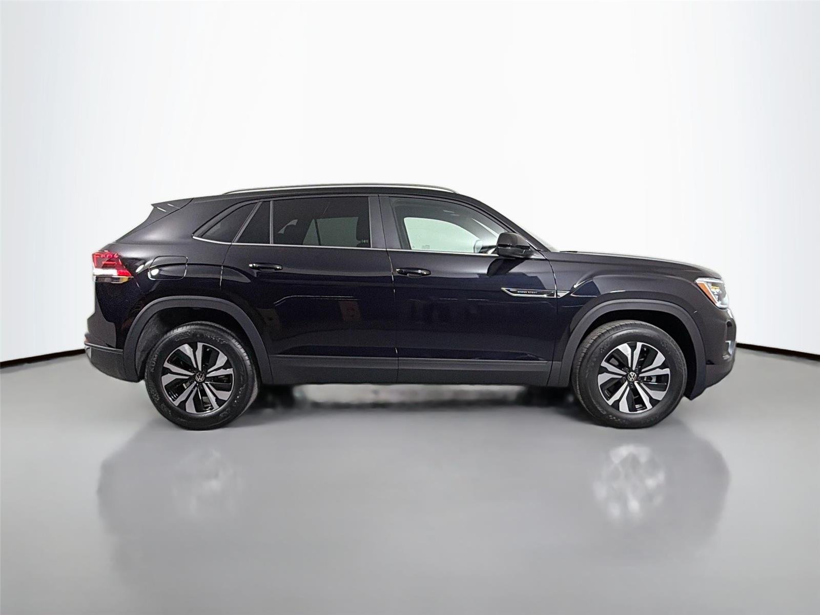 New 2026 Deep Black Pearl Volkswagen 2.0T SE image 4