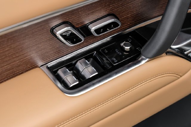New 2027 Gold Land Rover SE image 57