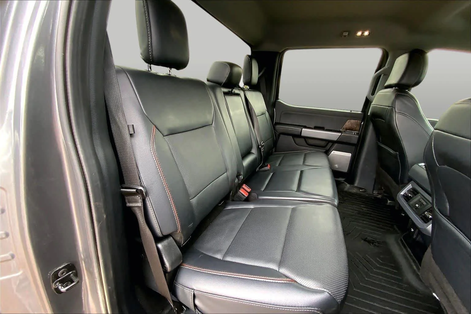Used 2024 Carbonized Gray Metallic Ford LARIAT image 18