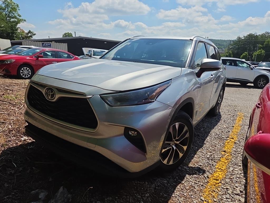 Used 2024 Silver Toyota XLE image 1
