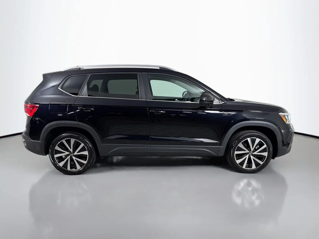 Used 2022 Black Volkswagen 1.5T SE image 4