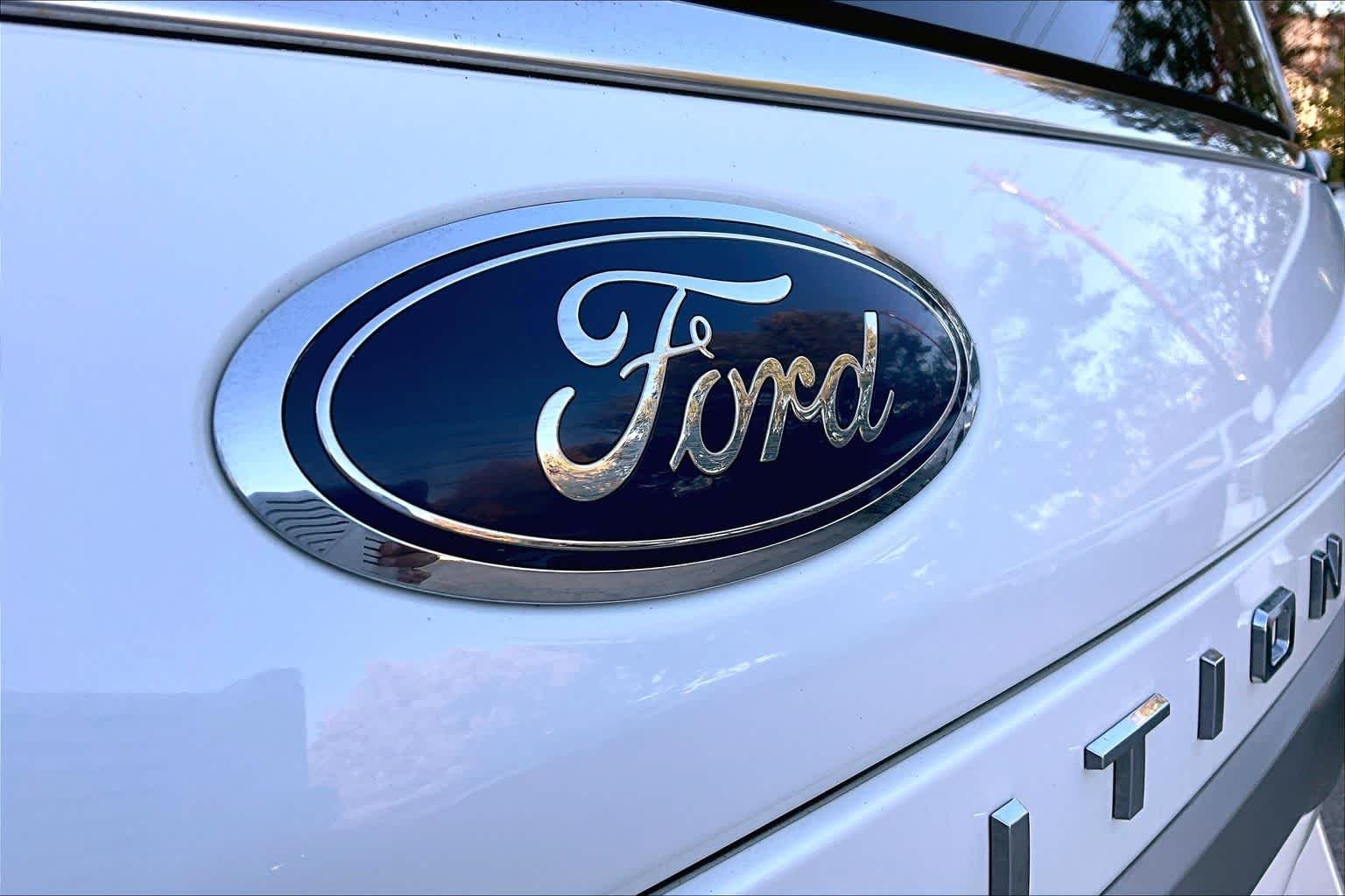 Used 2024 Star White Metallic Tri-Coat Ford XLT image 30