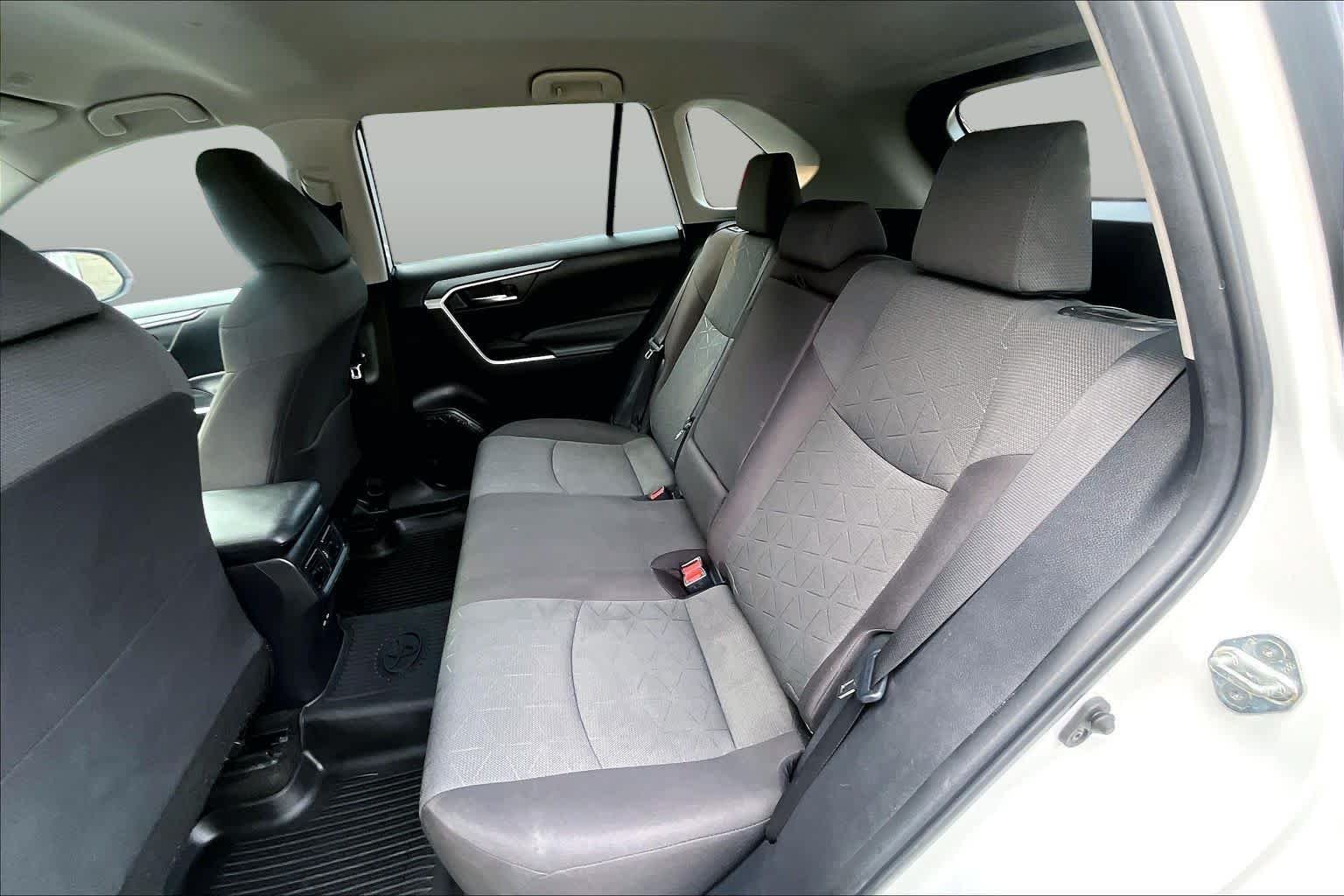 2023 Toyota RAV4 XLE - Photo 19