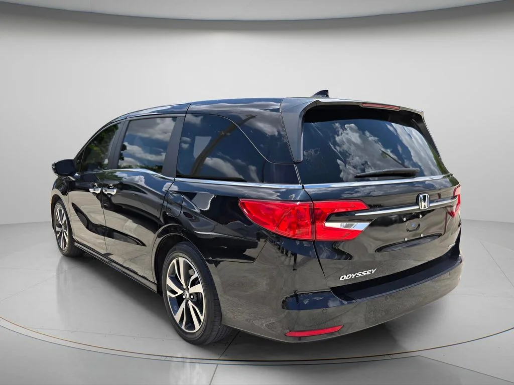 Used 2023 Black Honda Touring image 6