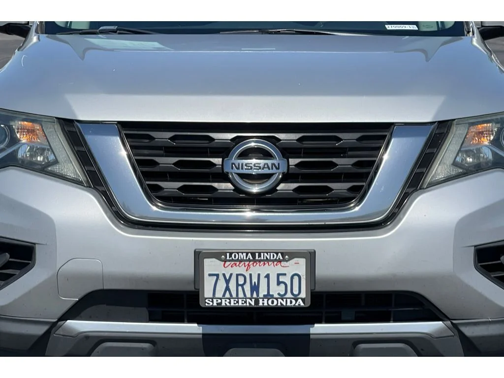 Used 2017 Brilliant Silver Metallic Nissan SV image 13