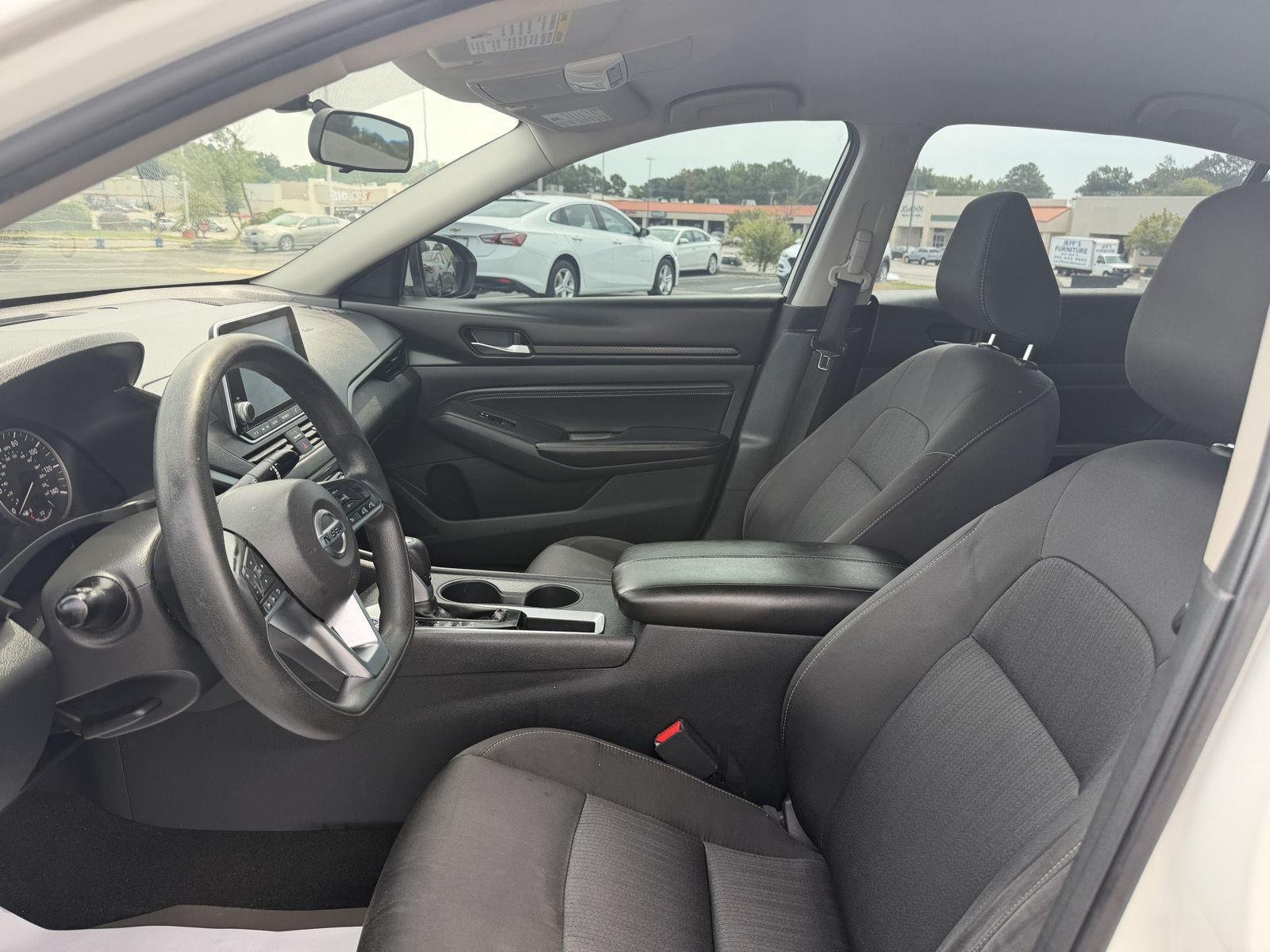 Used 2020 Glacier White Nissan 2.5 S image 12
