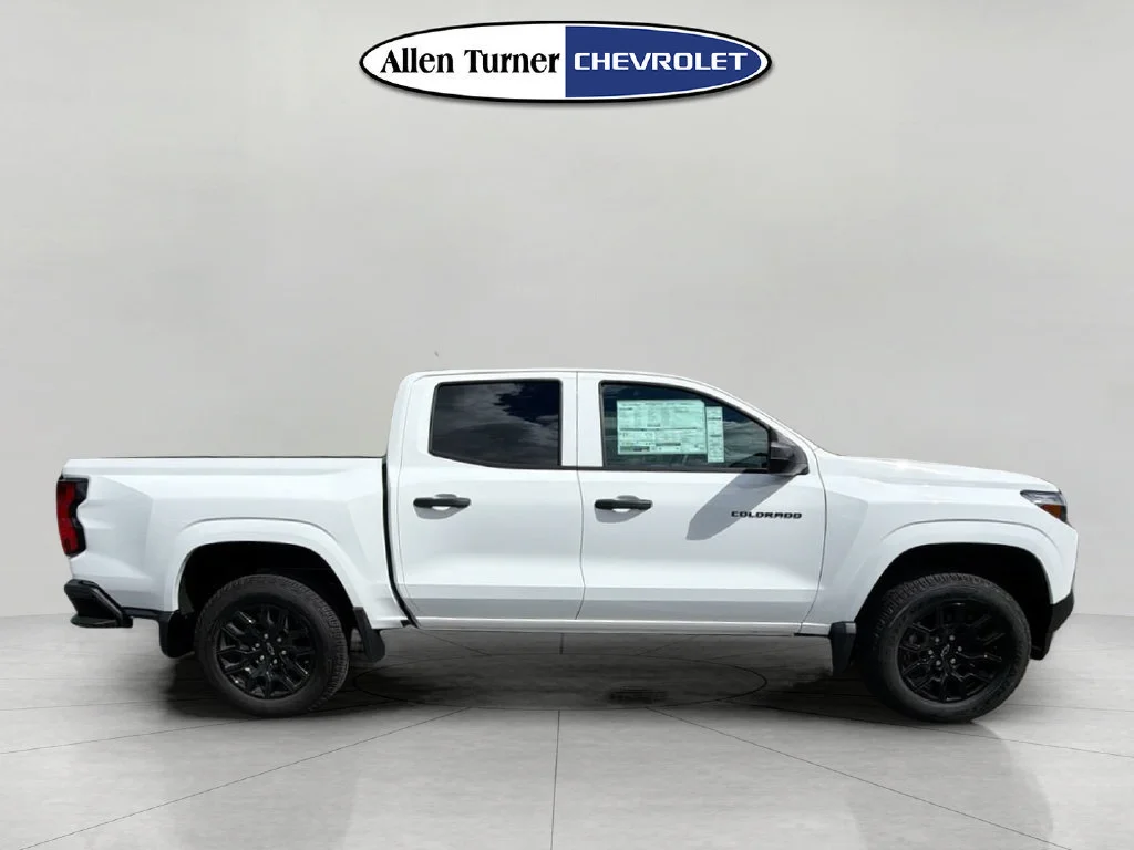 New 2026 Summit White Chevrolet WT image 3