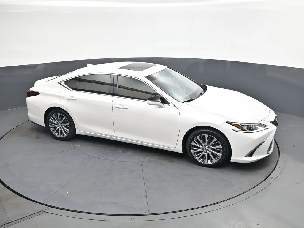 Used 2021 White Lexus 350 image 35