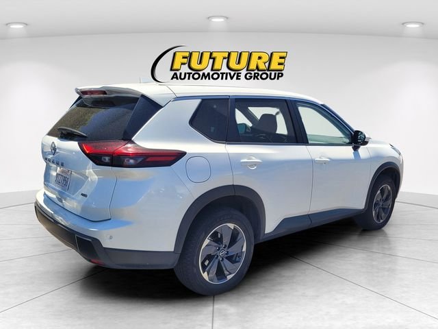 Used 2025 White Nissan SV image 3