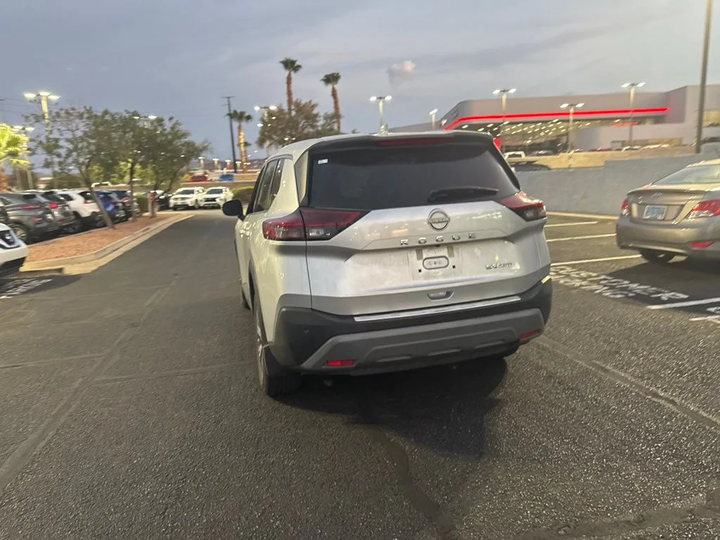 Used 2022 Silver Nissan SV image 12