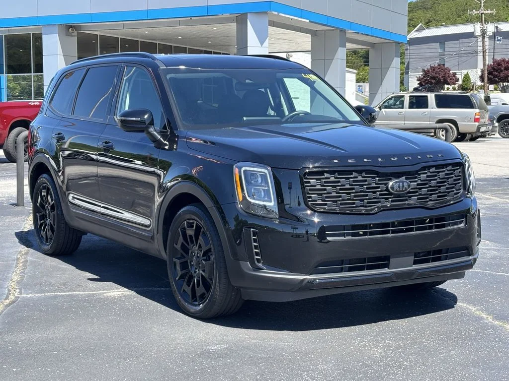 Used 2021 Black Kia EX image 4