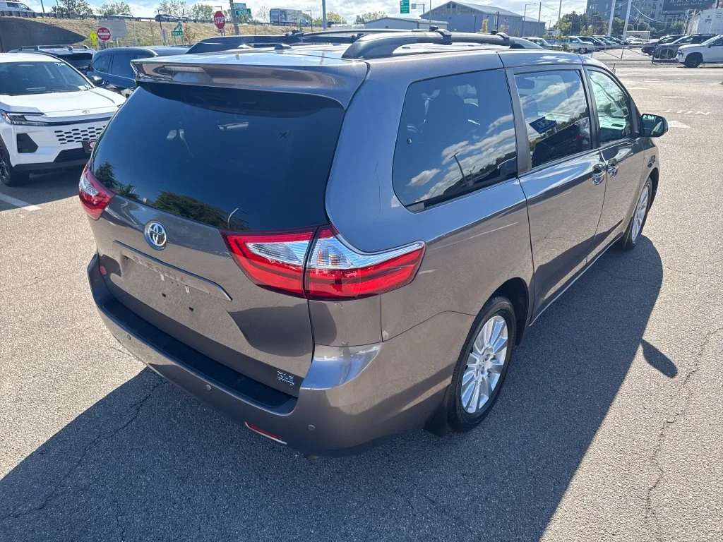 Used 2017 Gray Toyota XLE Premium image 10